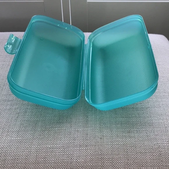 Tupperware Container - Picture 5 of 9